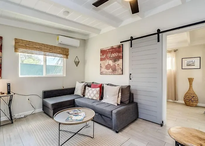 Chic Duplex In 1 Of 2