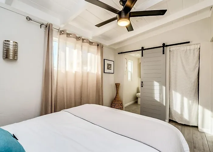 Chic Duplex In 1 Of 2 *